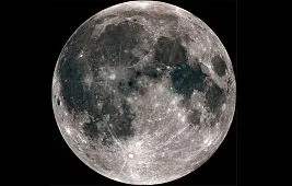 Почему Луна светится ночью