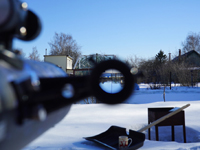 Оптический искатель оснащен перекрестием из нитей